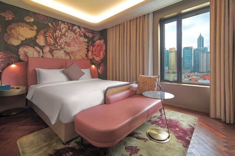 Deluxe City View Queen Room