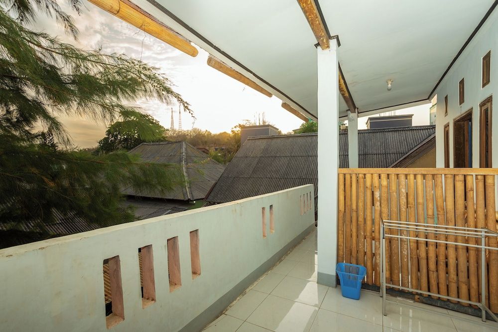 Creative Trawangan Stay Double Room, Garden View 8