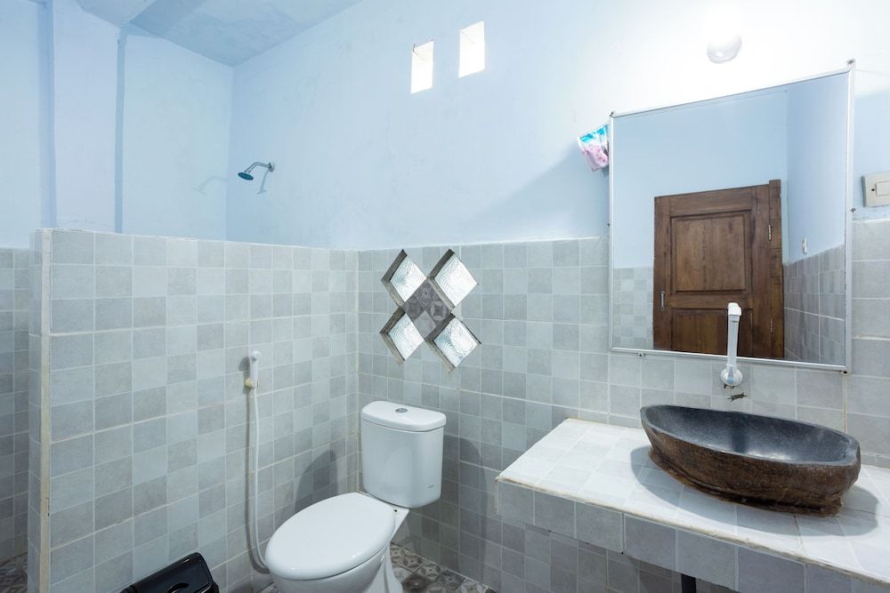 Creative Trawangan Stay Double Room, Garden View 9