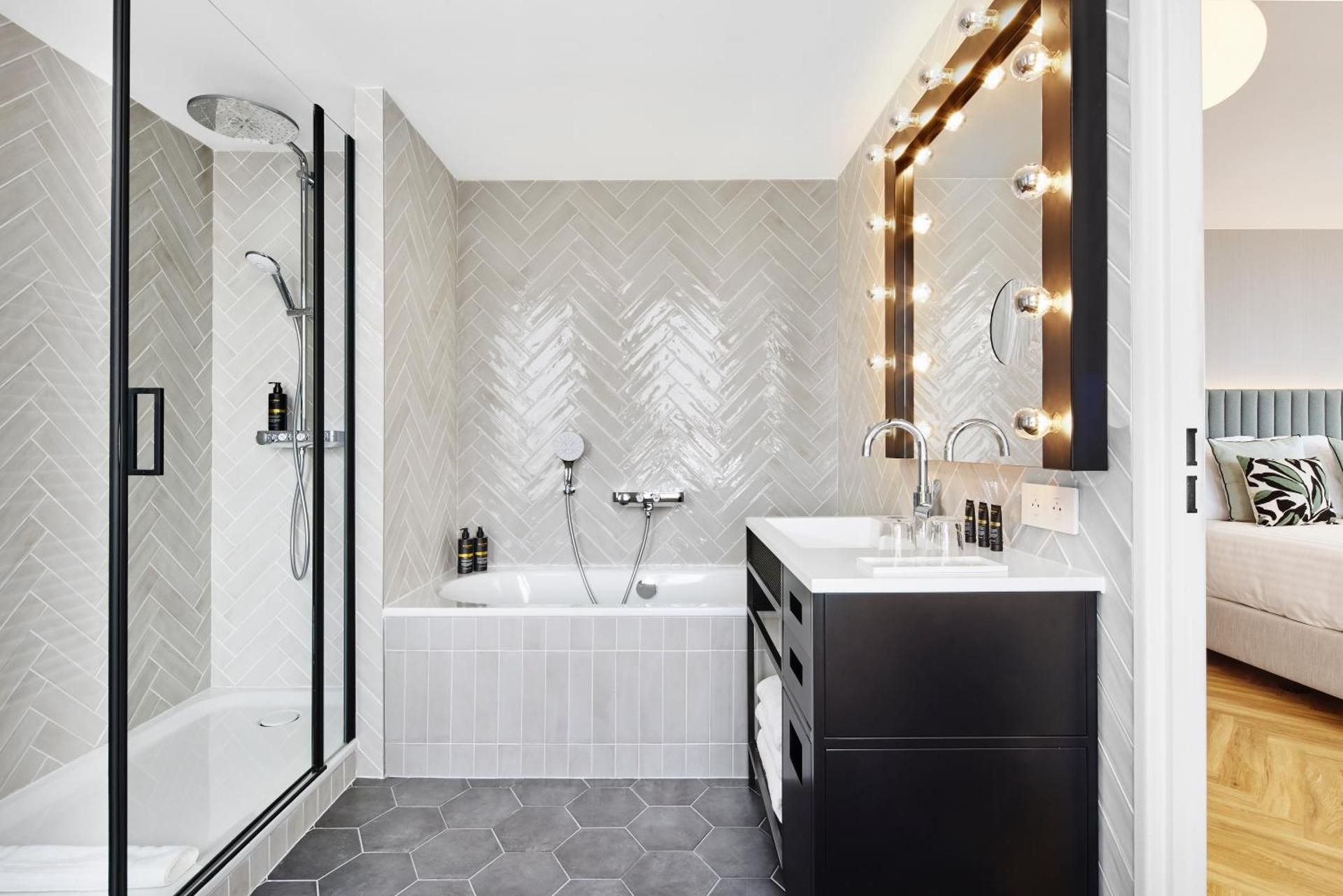 Junior King Suite with Eiffel Tower View