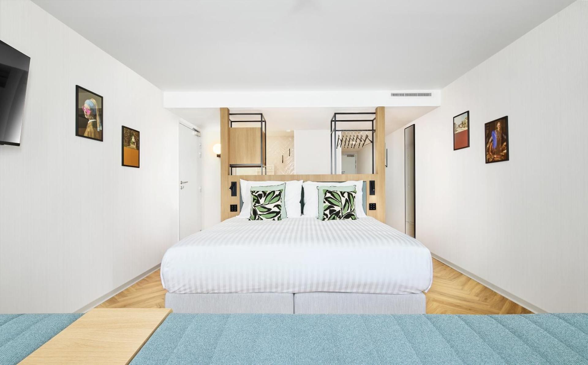 family triple twin room