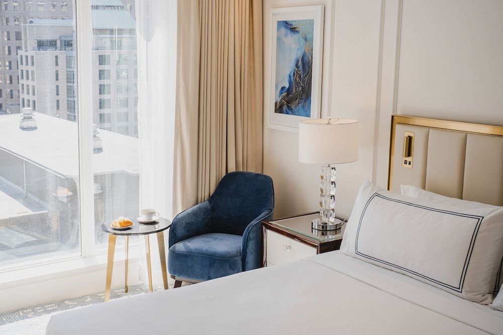 AZUR Legacy Collection Hotel Room (Turquoise King) 6