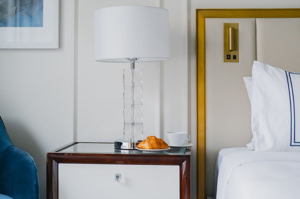 AZUR Legacy Collection Hotel Room (Turquoise King)