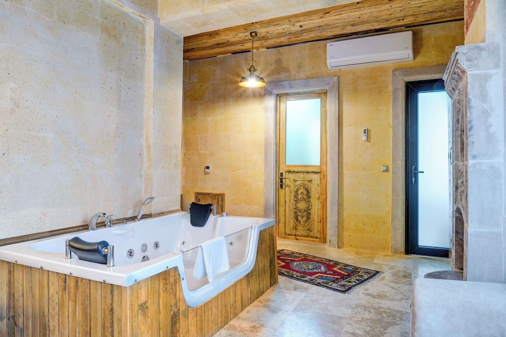 Jetted Tub