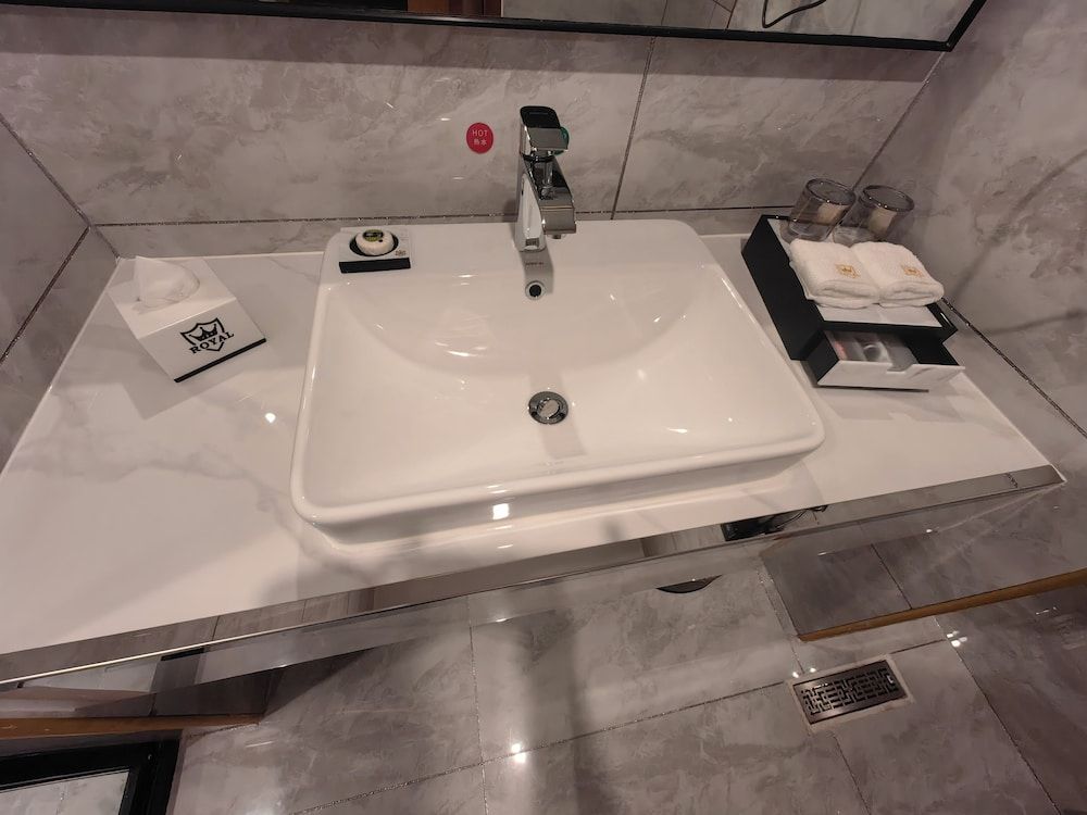 Royal International Hotel Superior Twin Room 5