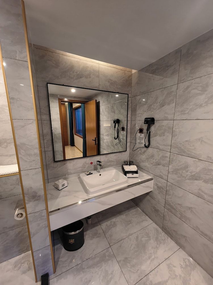 Royal International Hotel Economy Double Room 4