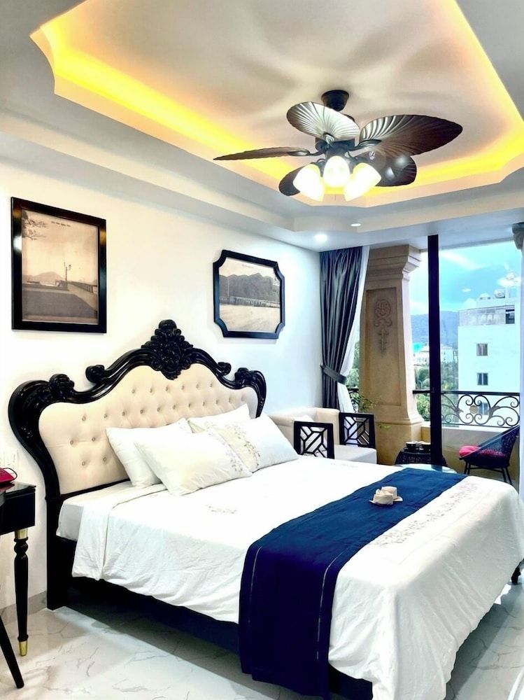 Superior Double Room, 1 King Bed, Mountain View