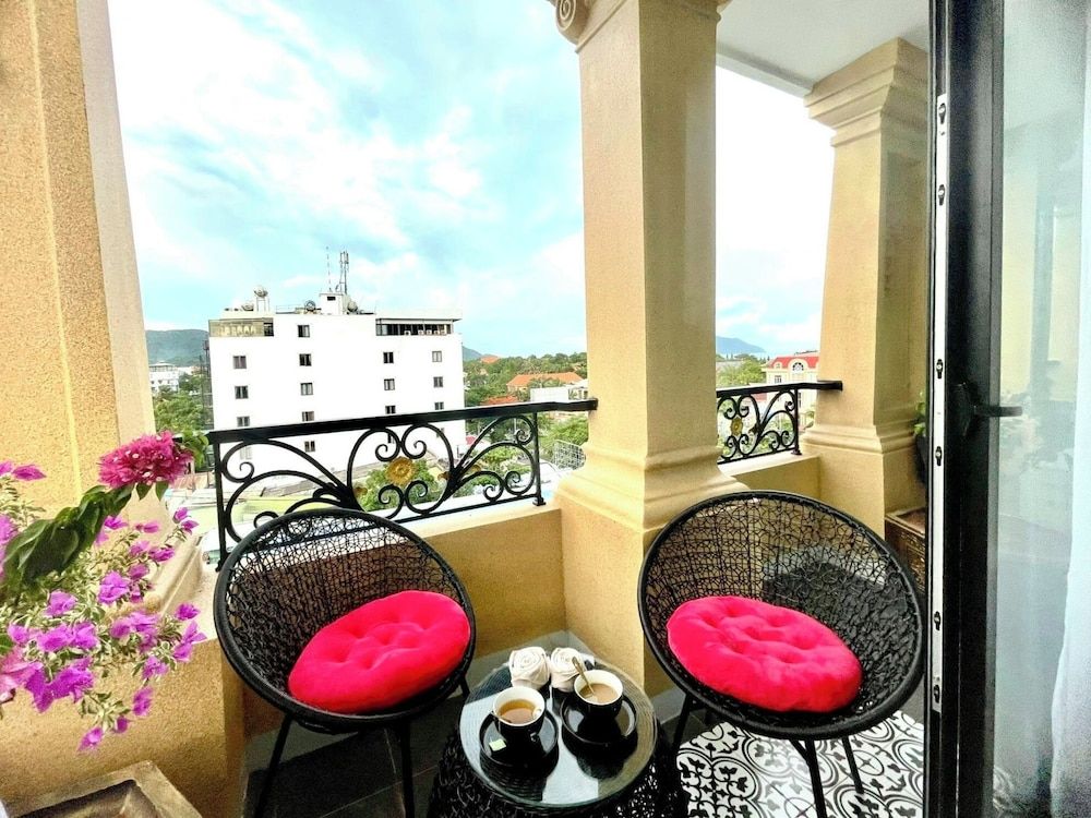 Superior Double Room, 1 King Bed, Mountain View