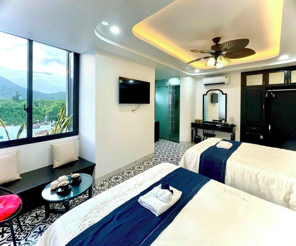 Family Room, Mountain View