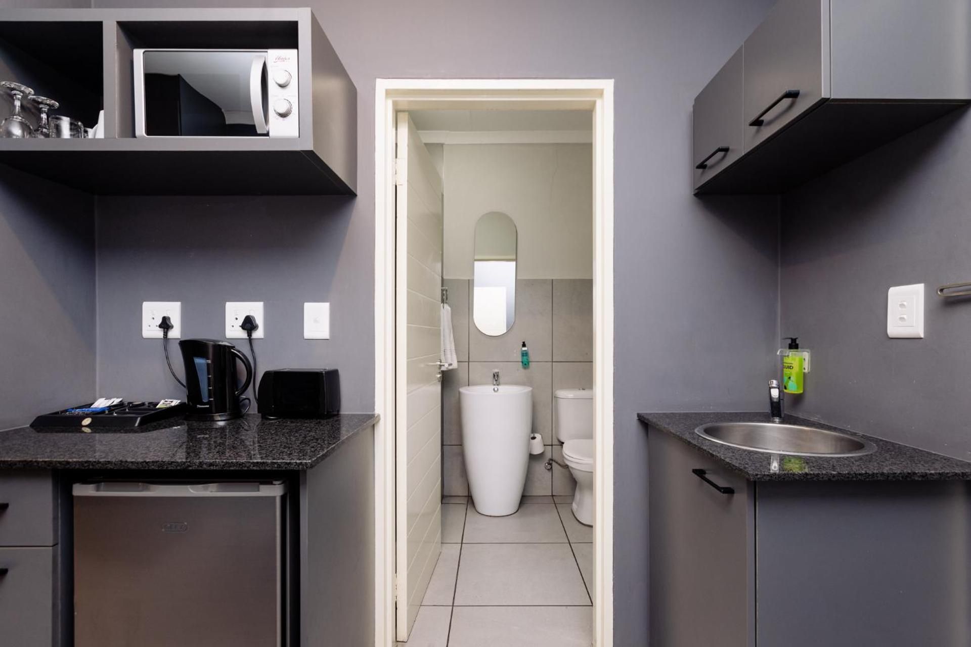 Deluxe Queen Suite
