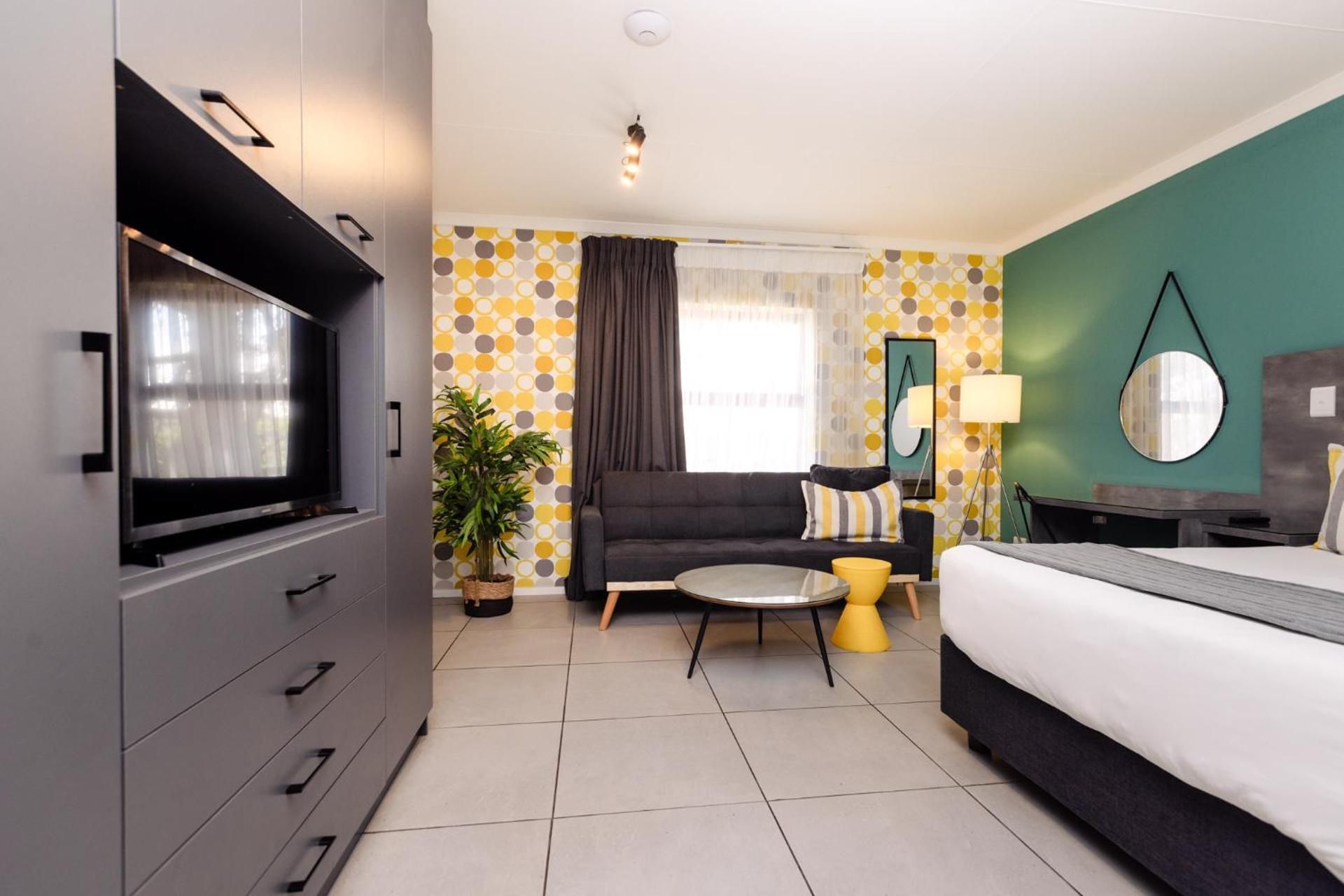 Deluxe Queen Suite