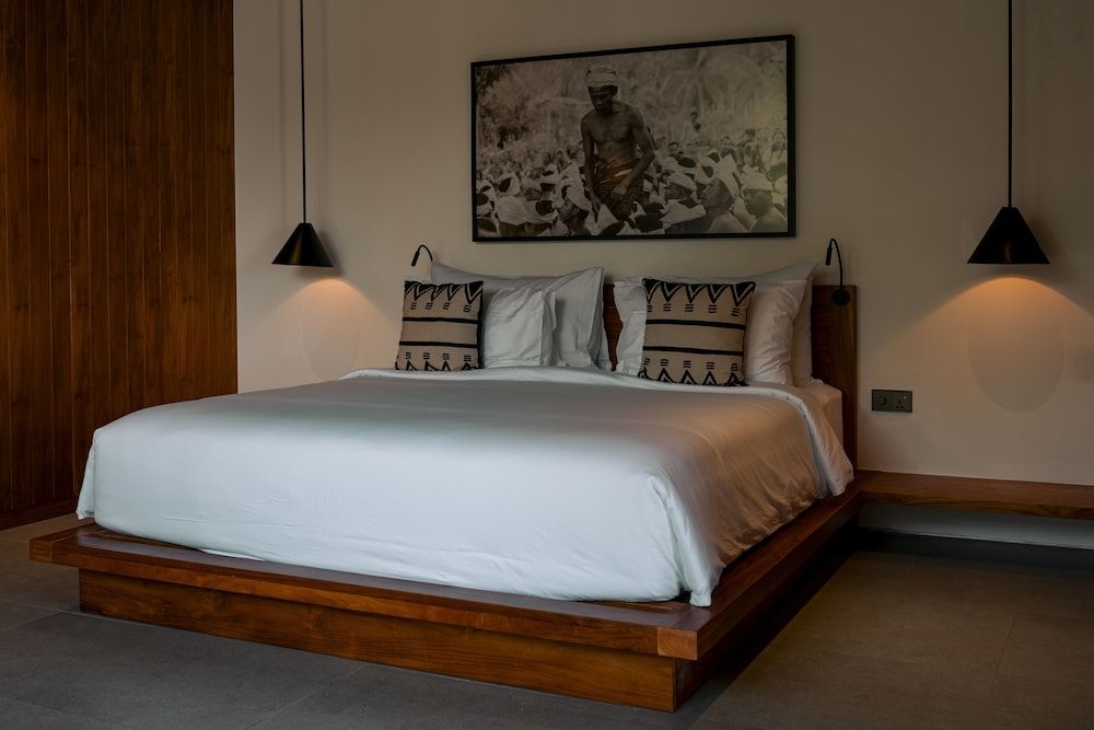 BASK GILI MENO Presidential Villa