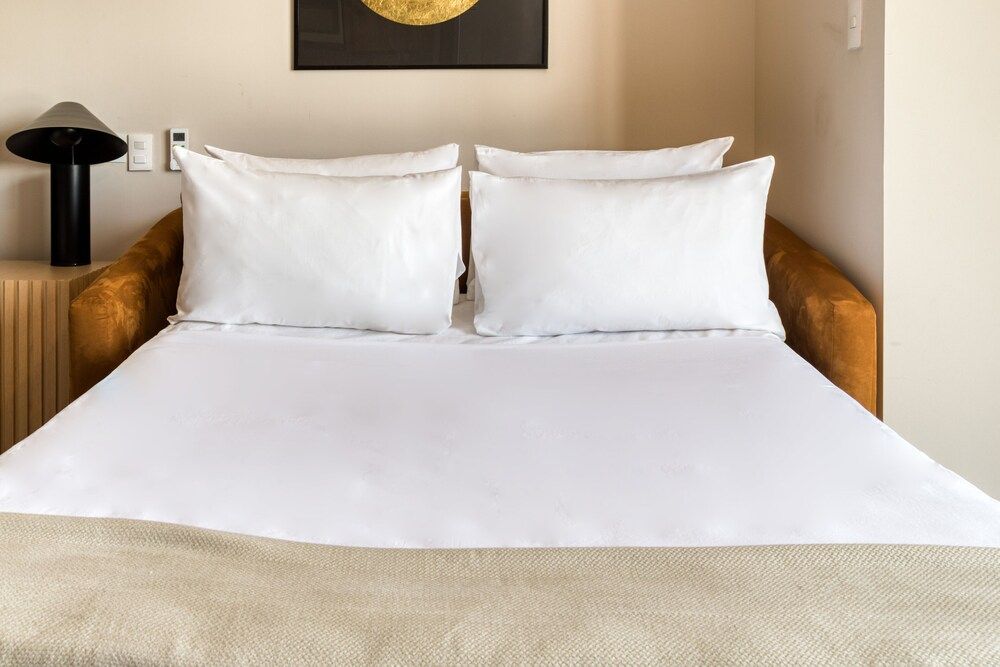 Studio, King and Sofa Bed, City View, Balcony