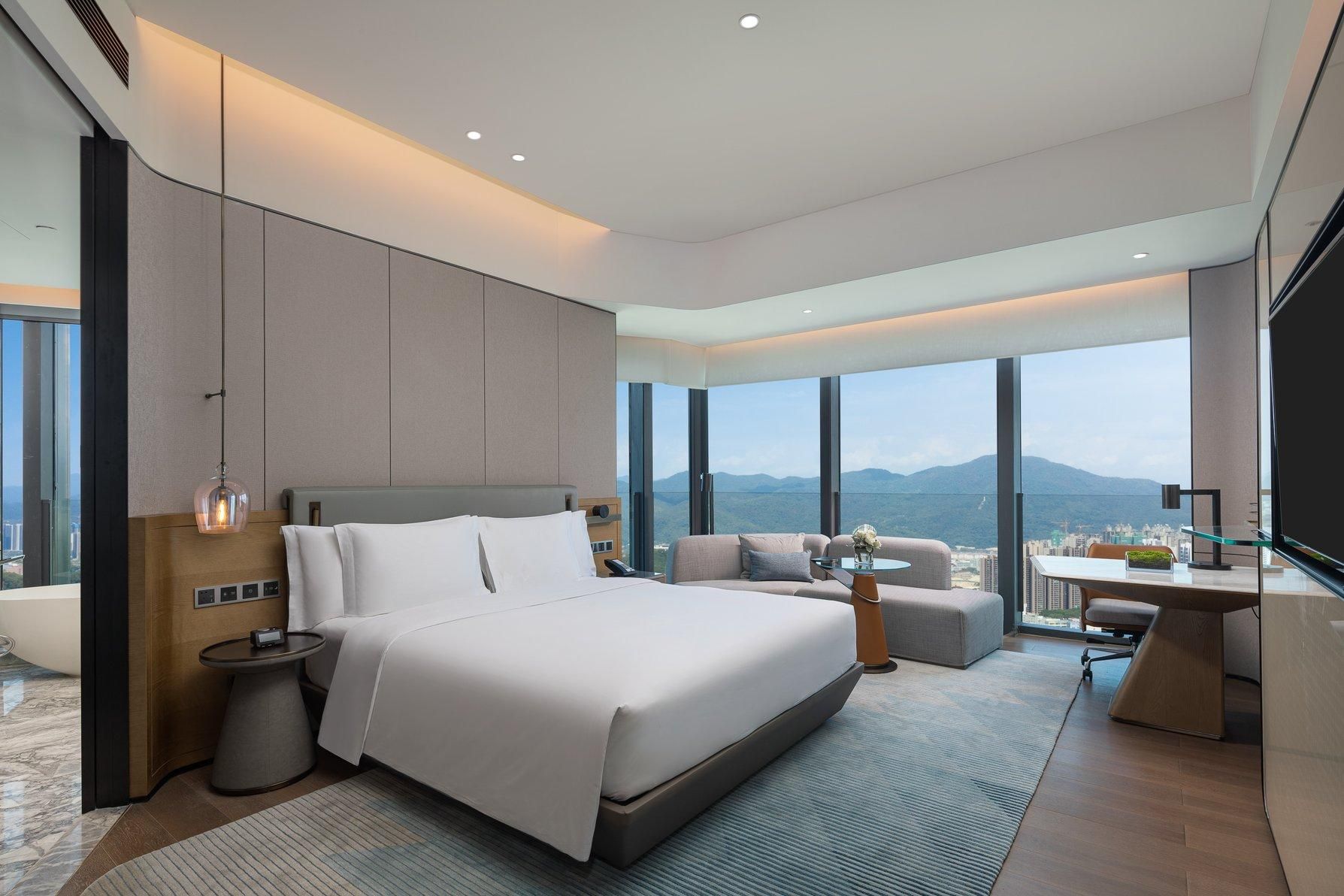 1 King Premium River View Lounge Access