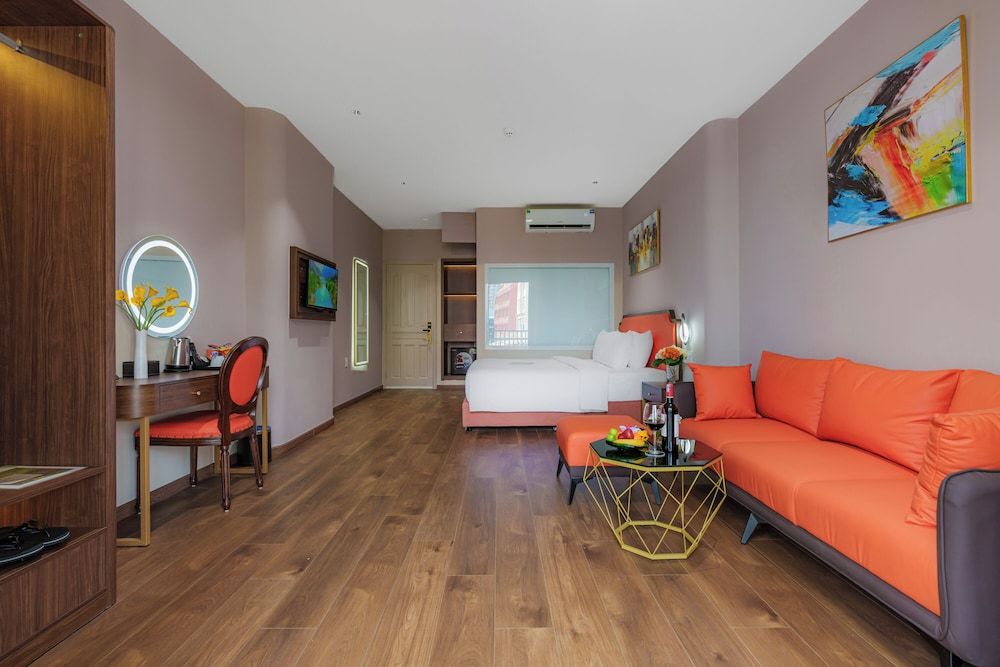 Junior Studio Suite, 1 King Bed, Non Smoking, City View