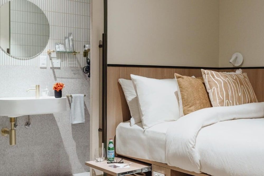 Aerotel Sydney - Inside International Terminal Airport Double Plus