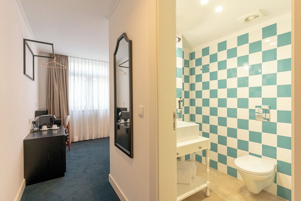 Westlight Lisboa Madalena Deluxe Room 2