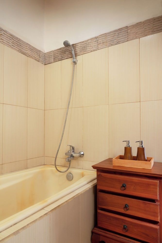 The Kanjeng Signature Sidemen Signature Suite, 1 King Bed, Mountain View 5