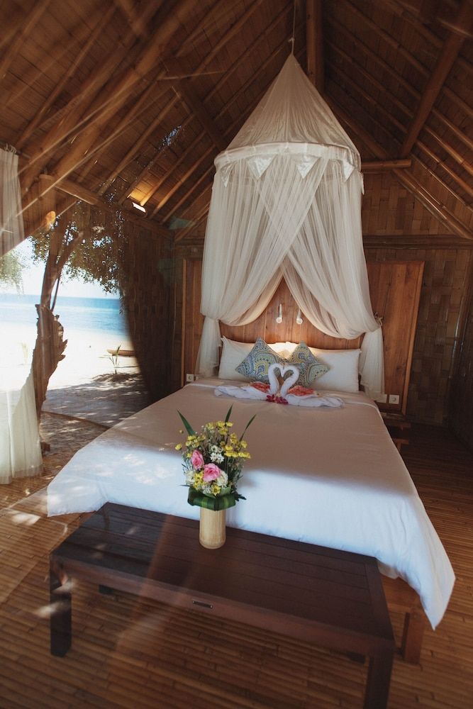 The Seraya Resort Komodo Premium Bungalow, 1 Queen Bed, Beach View, Beachfront (Beachfront Bungalow) 2