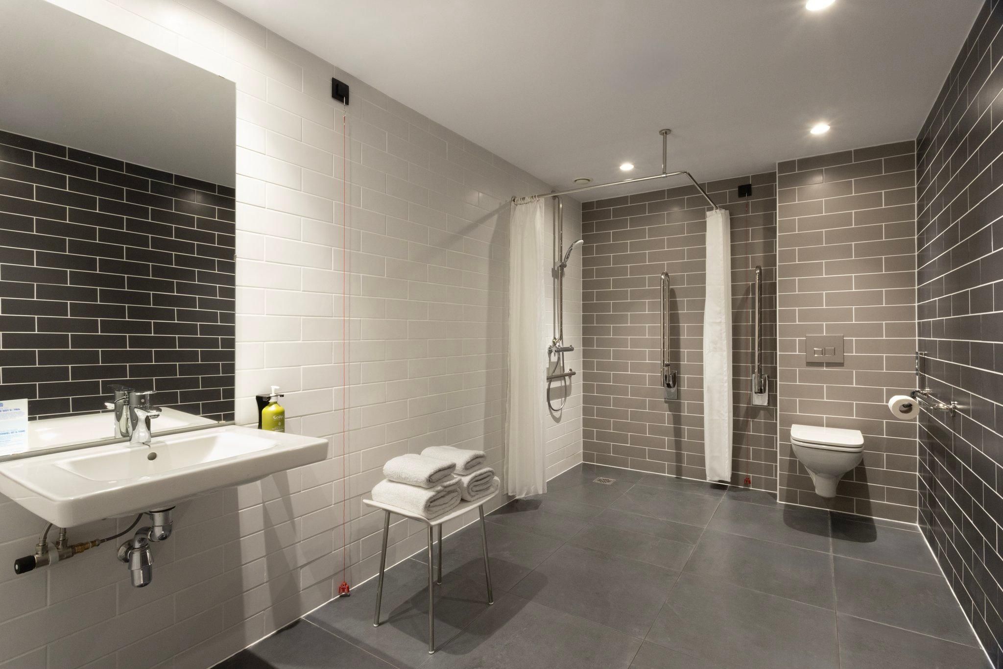 1 Queen Standard Accessible Extra Floor Space