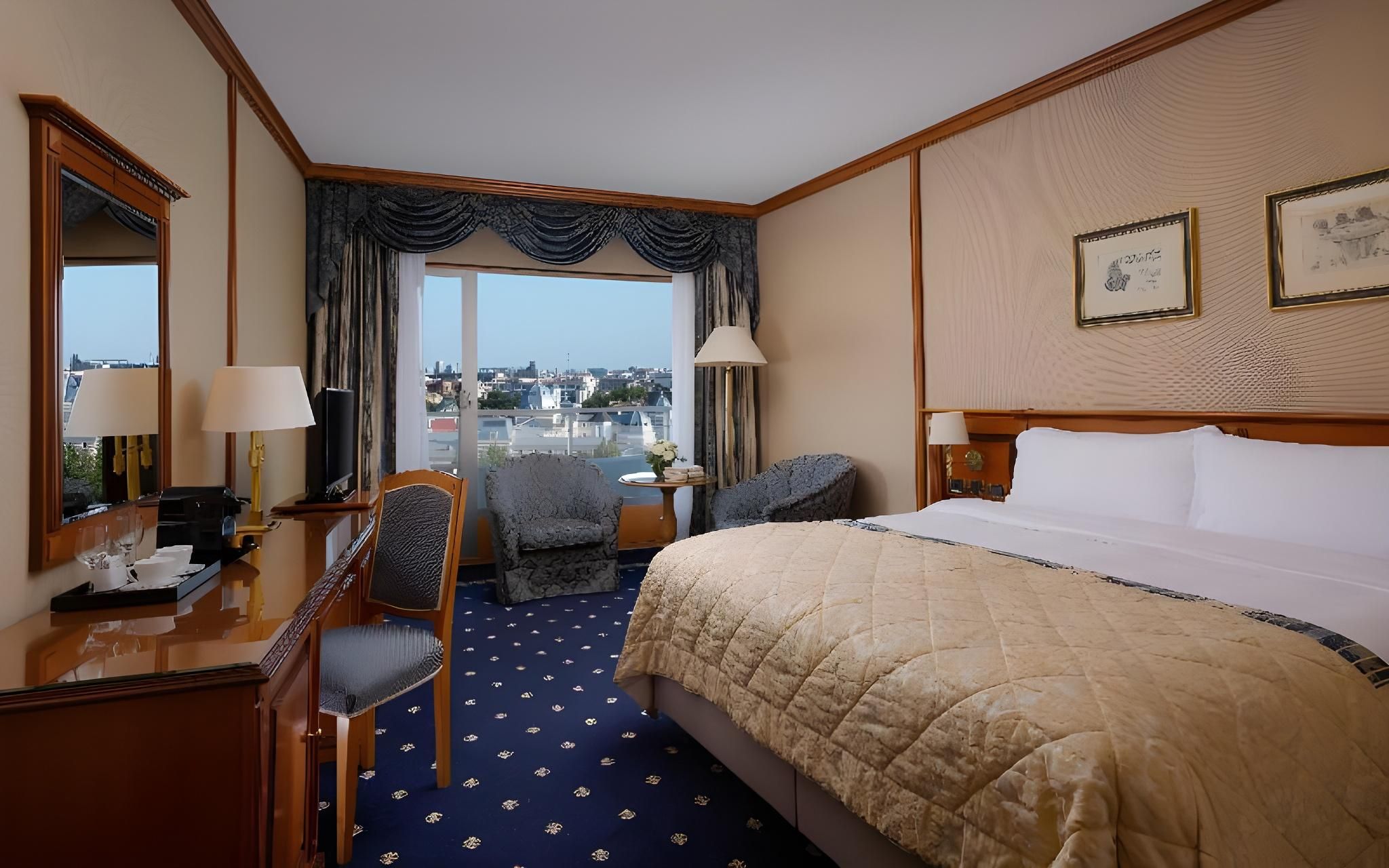 Grand Hotel Bucharest Deluxe King Bed Room