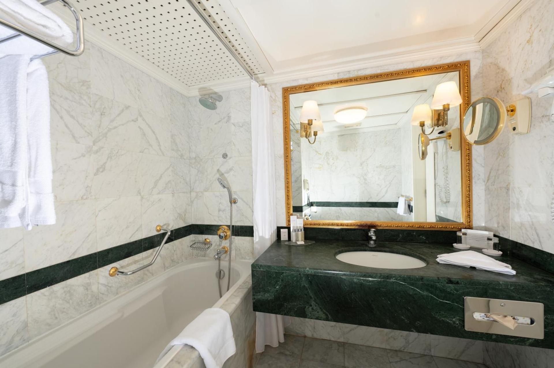 Grand Hotel Bucharest Premium Double Room 3