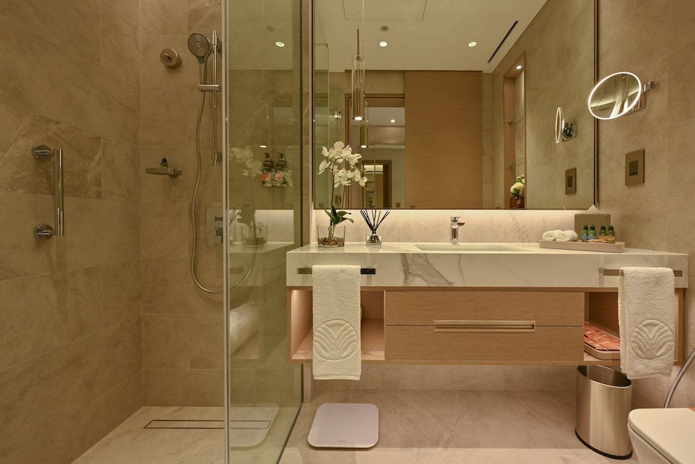 Onyx Rotana Suite, 1 King Bed, Sea View 3