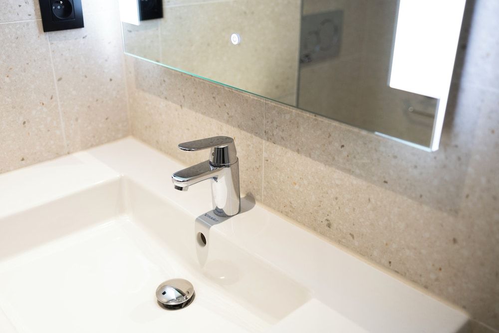 Citybox Brussels Double Room Small 6