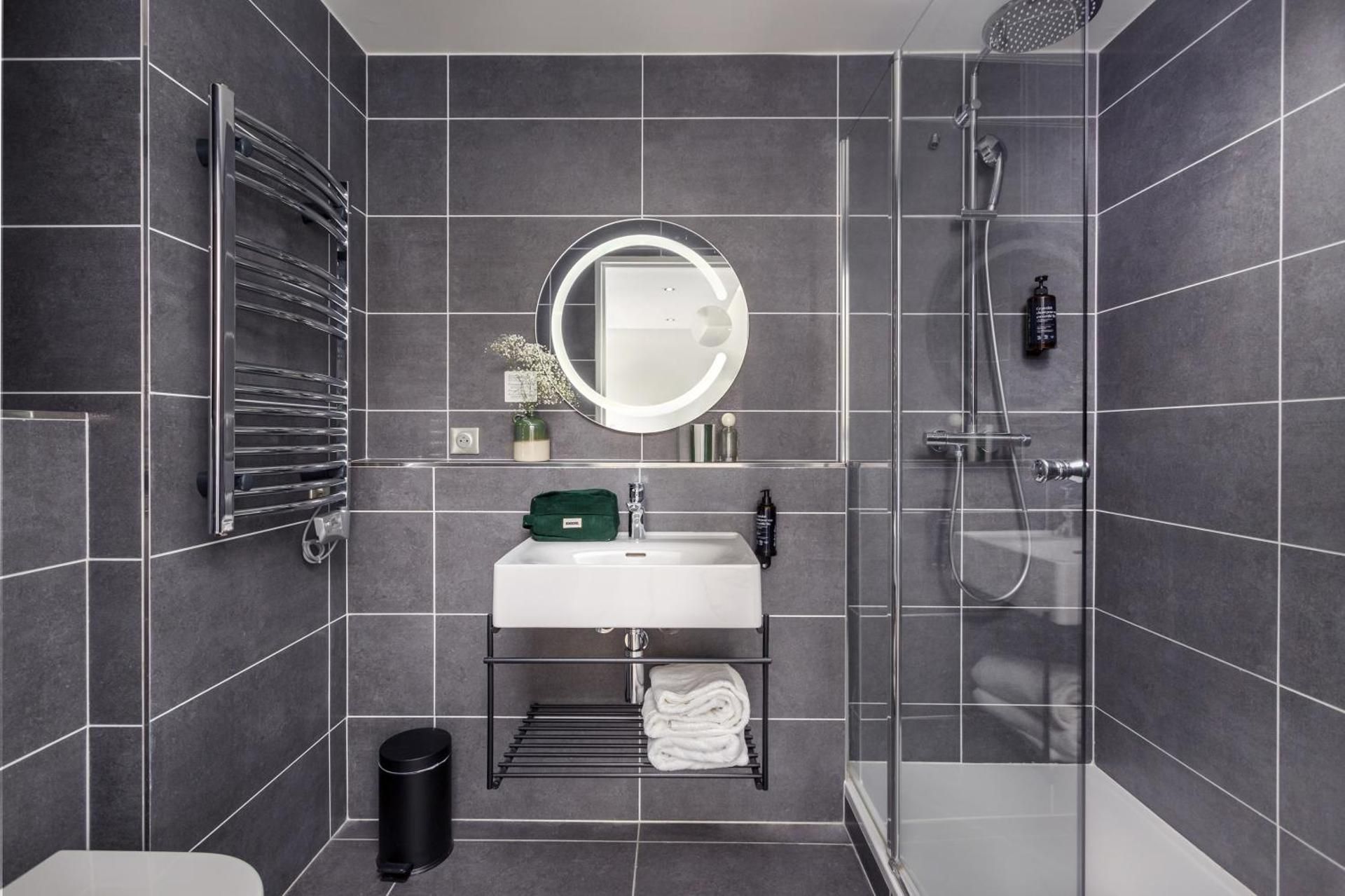 1-Bedroom Apartment with Kitchenette