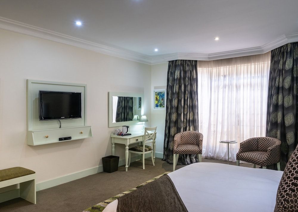 10 2nd Avenue Houghton Estate Luxury Room 13