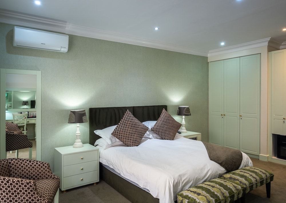 10 2nd Avenue Houghton Estate Luxury Room 9