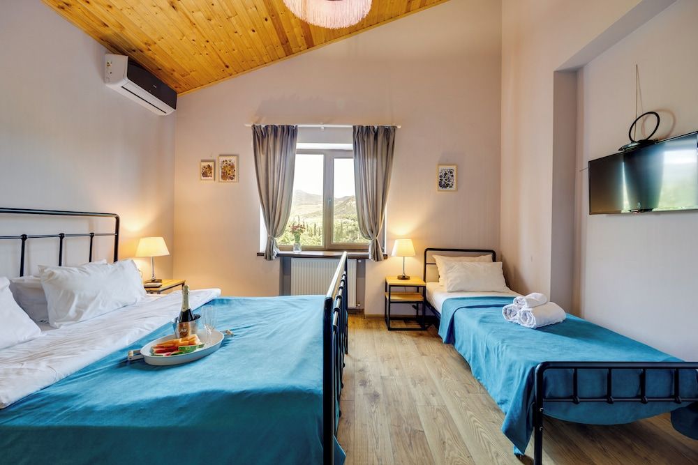 Hedi Family Triple Room, Mountain View 5