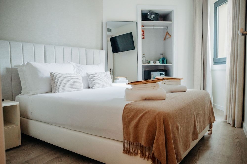 Next Level Premium Hotels Economy Room 9
