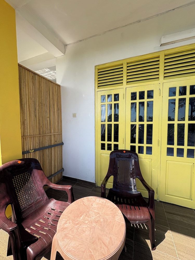 Wake N Flow Superior Double Room, Pool View 5