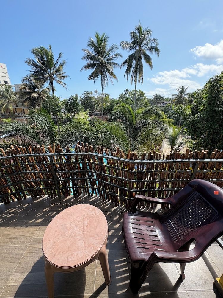 Wake N Flow Superior Double Room, Pool View 6