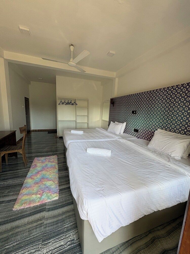 Wake N Flow Superior Double Room, Pool View 3