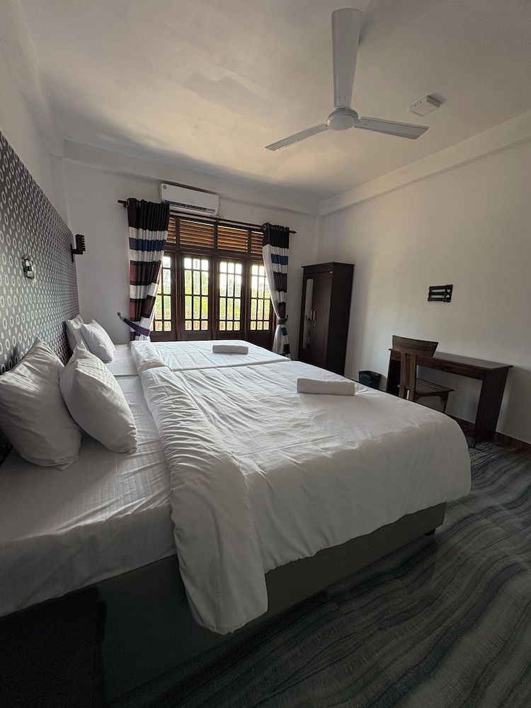 Wake N Flow Superior Double Room, Pool View 2