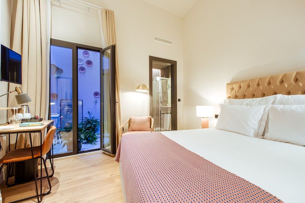 Double or Twin Room with Interior View