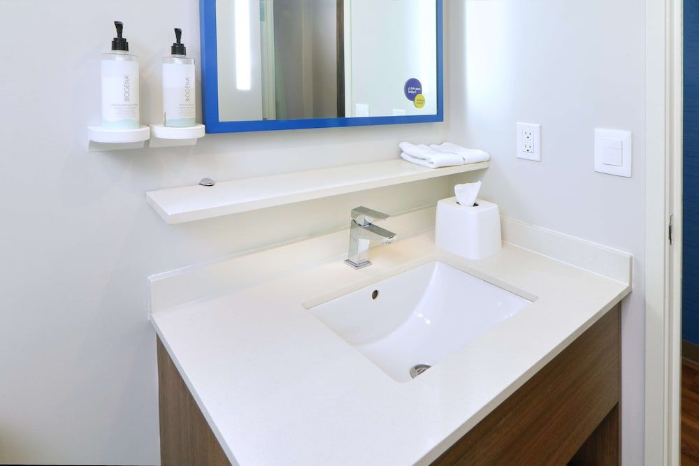 Tru By Hilton Monterrey Fundidora Room, 2 Double Beds (Walk In Shower) 7