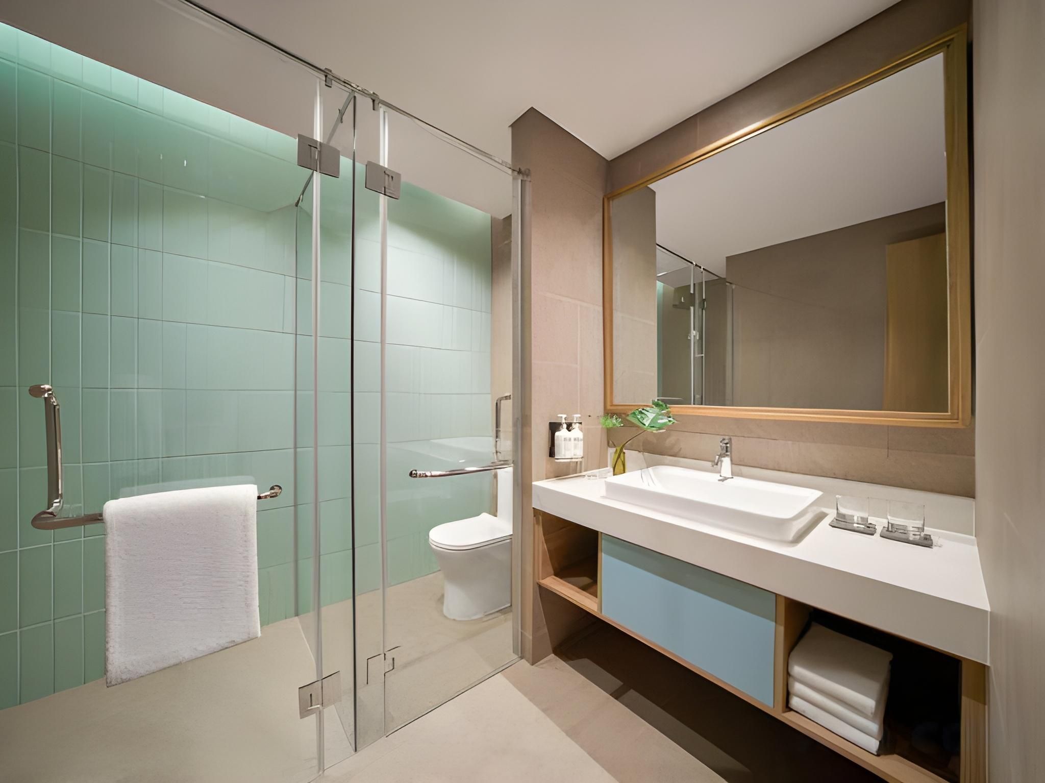 2 Bedroom Deluxe Ocean - Escape Package with Mini Perfume and Afternoon Tea Set for 2
