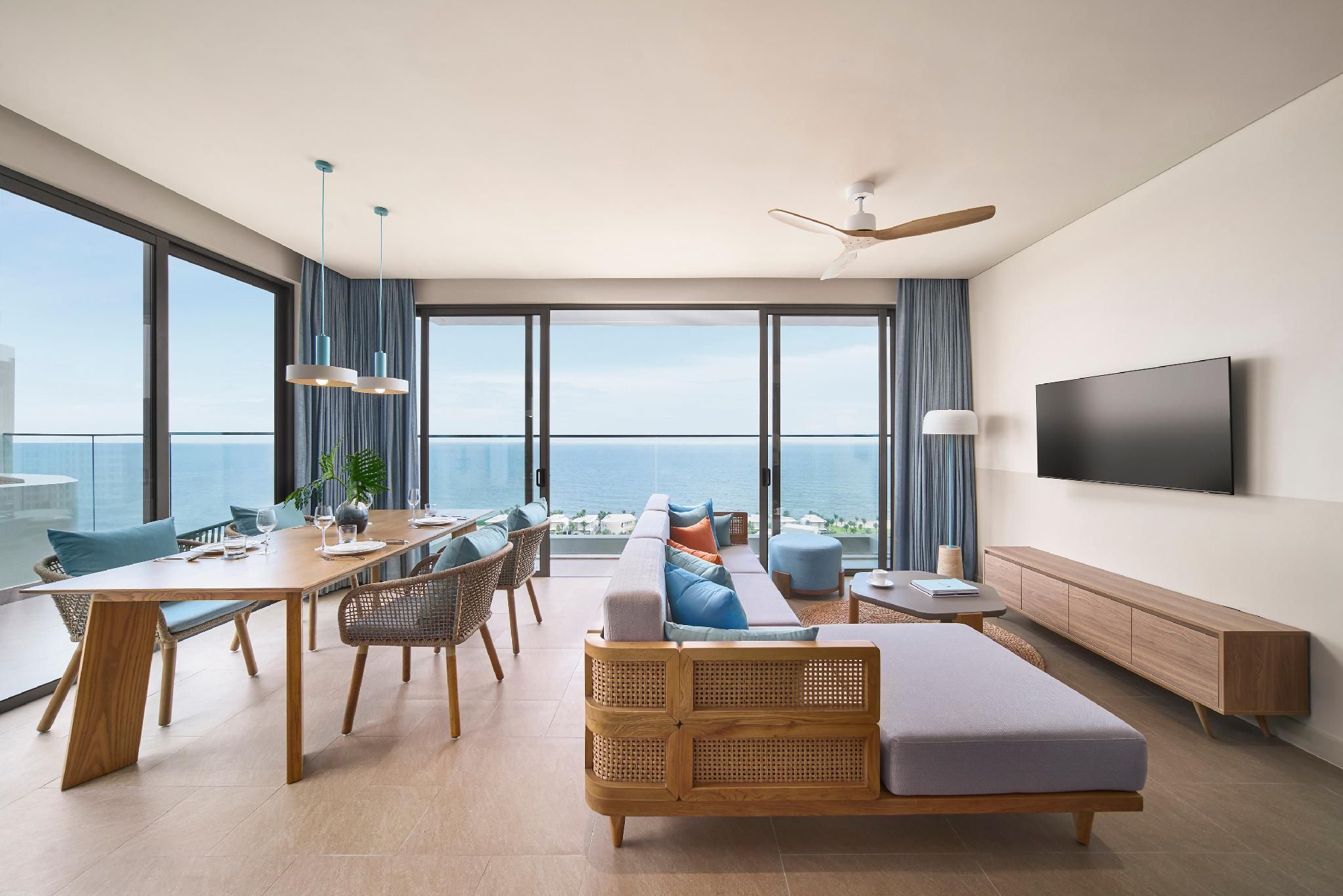 2-Bedroom Ocean View Penthouse with Skypool