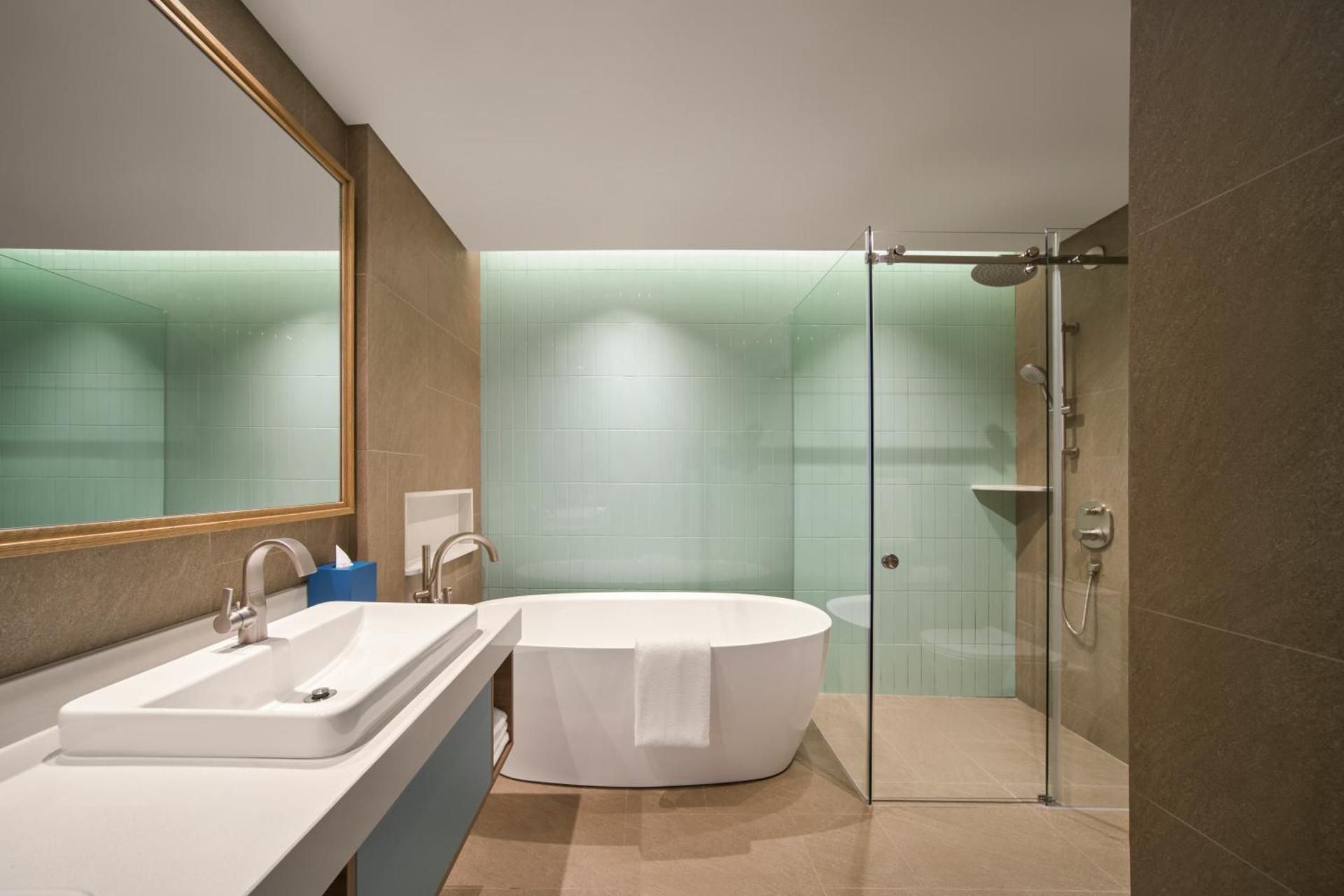 2 Bedroom Skypool Penthouse Ocean - YSL Libre_1 Mini Perfume and Afternoon Tea Set For 2