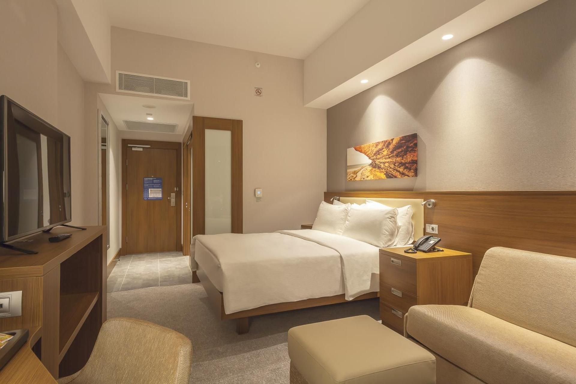 Hampton by Hilton Kocaeli Symbol Queen Accessible Rm With Sofa Bed Non Smoking