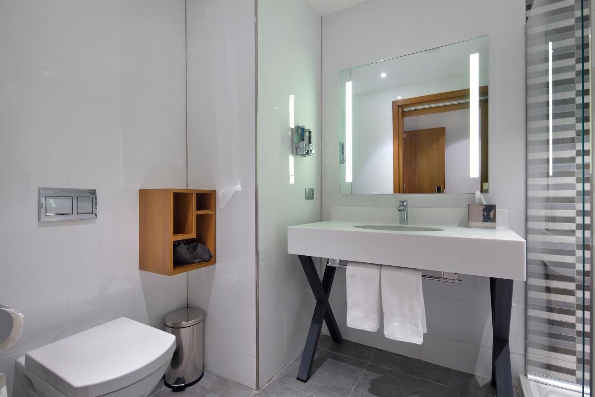 Hampton by Hilton Kocaeli Symbol Twin Room Smoking 3