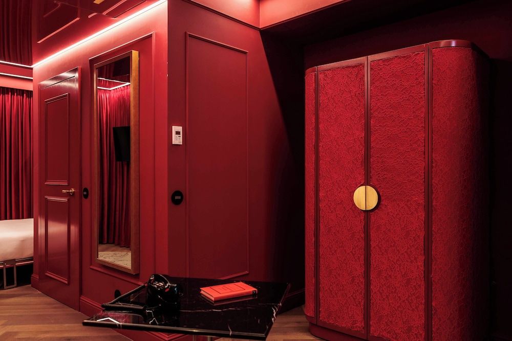 Upon Angels - Adults Only Signature Studio 6