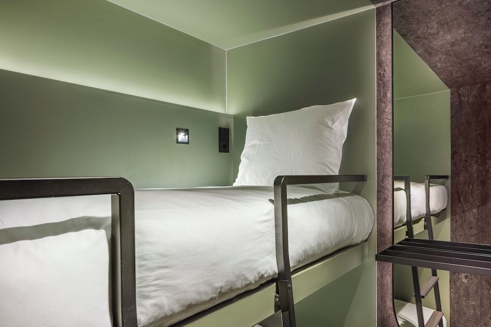 The Twin Pod with shared bathroom