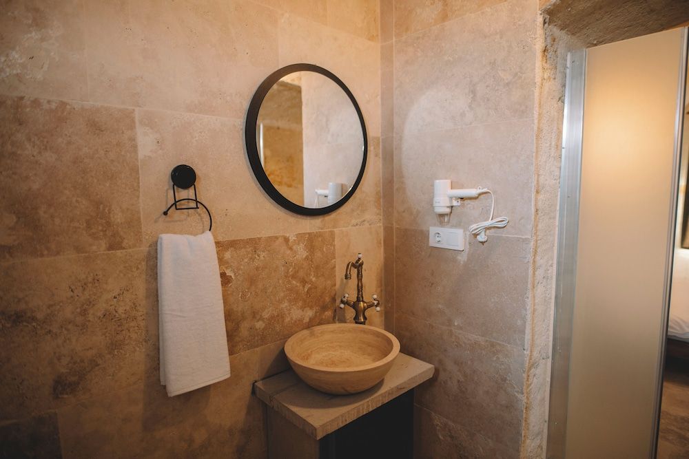 Daphne Cave Hotel Suite 12