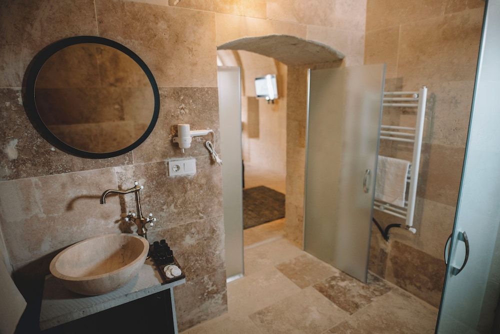 Daphne Cave Hotel Suite 11