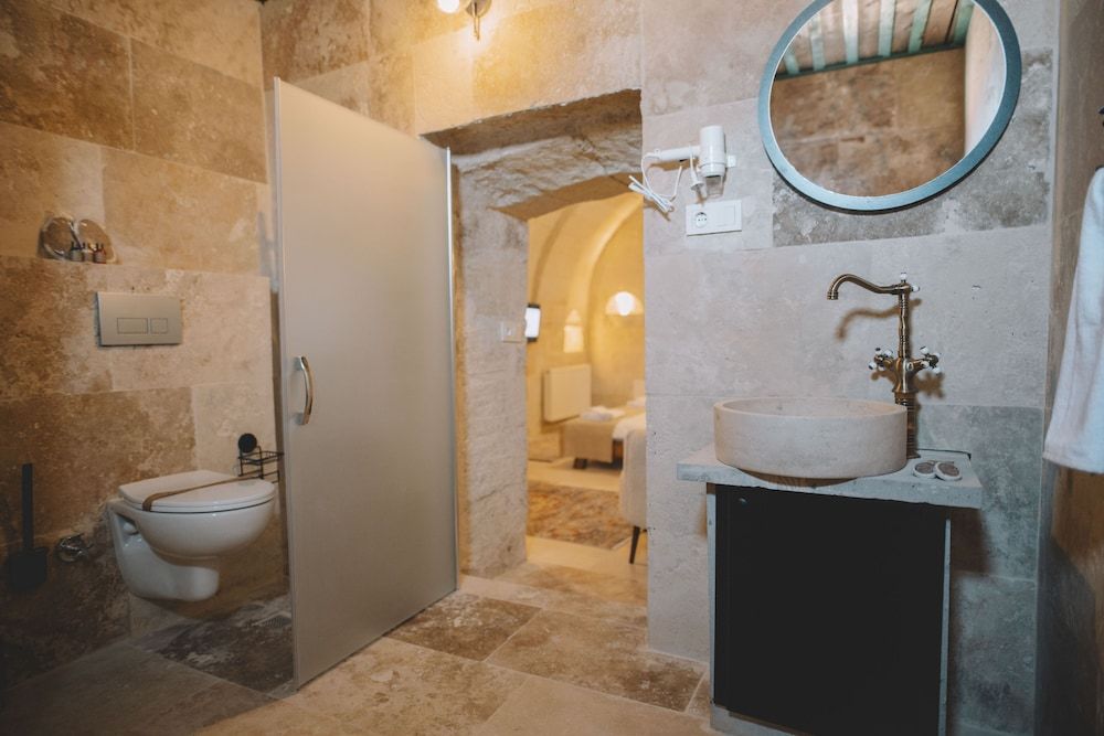 Daphne Cave Hotel Suite 8