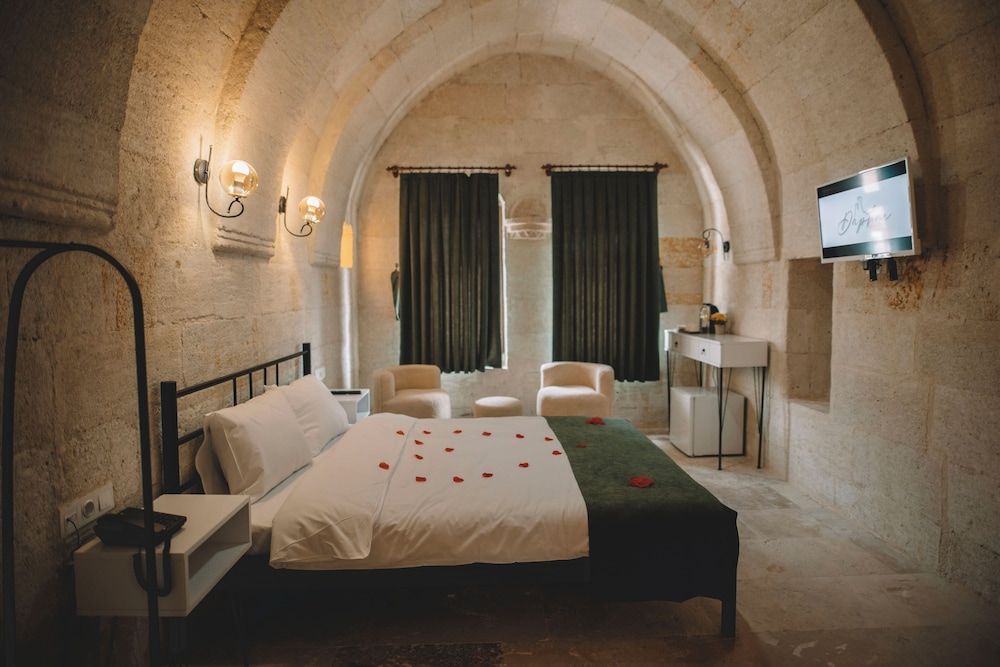 Daphne Cave Hotel Suite 5